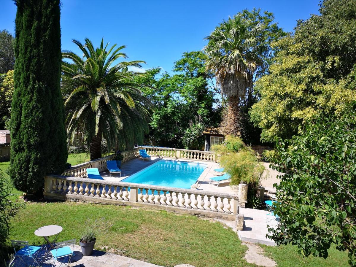 Bed and Breakfast Le Mas Des Agapes Beaucaire  Exterior foto